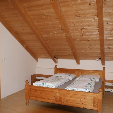 Rustikale Und Grosszuegige Ferienwohnung Kasperske Hory Extérieur photo