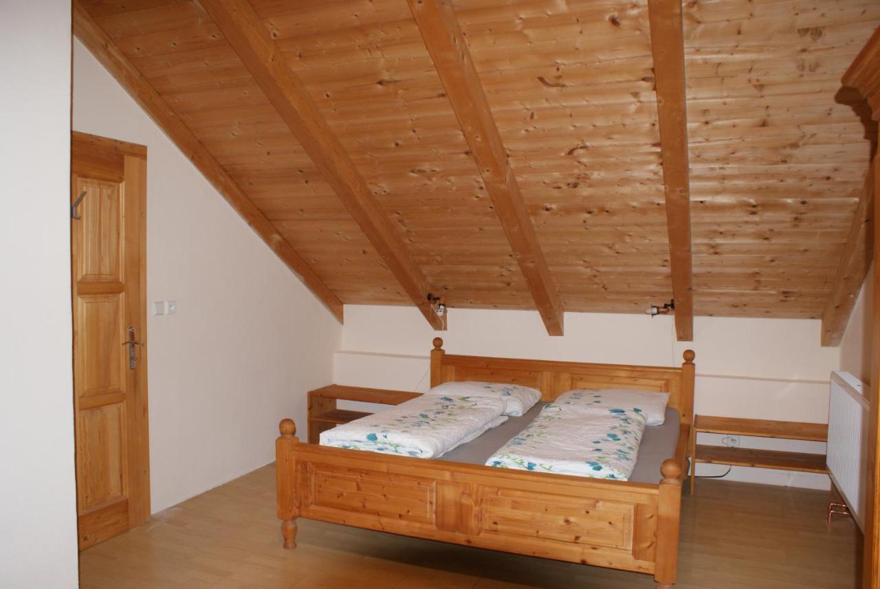 Rustikale Und Grosszuegige Ferienwohnung Kasperske Hory Extérieur photo